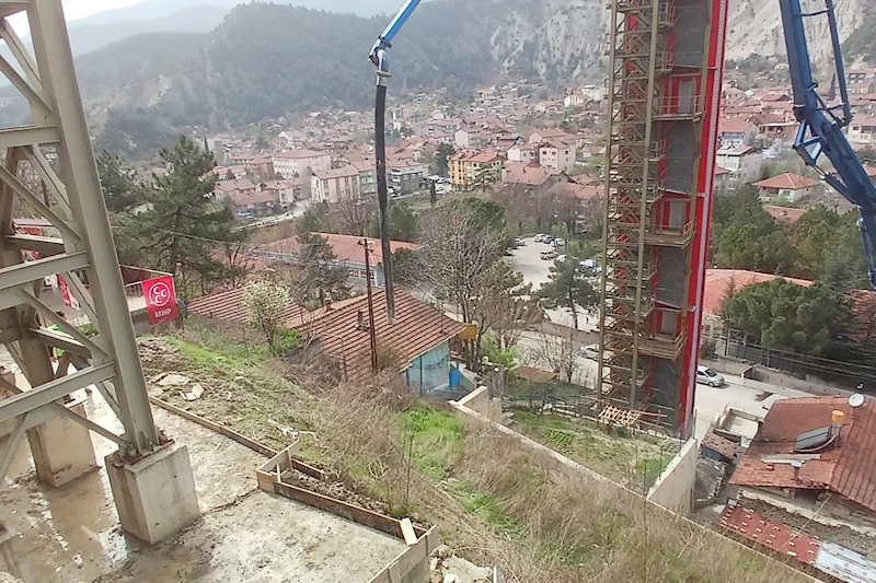 Namık Kemal Mahallesi Kule Asansöre Ara Kat Yapılıyor